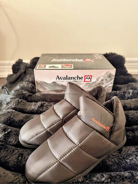 Avalanche Outdoor Supply Company Puffer Slipper/Boots